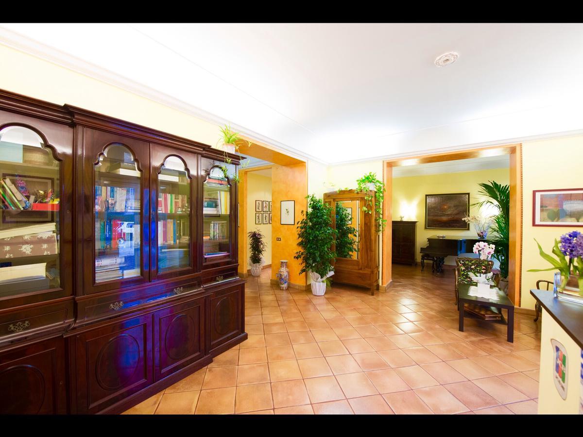 Hotel Borgo Dei Castelli Grottaferrata Exterior foto